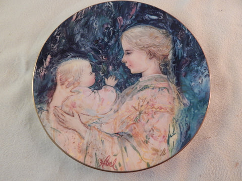 EDNA HIBEL KRISTINA & CHILD COLLECTOR PLATE- 1975- ROYAL DOULTON MOTHER AND CHILD SERIES
