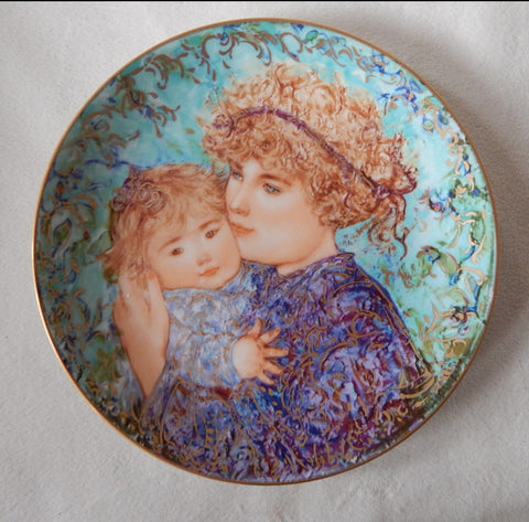 EDNA HIBEL "JESSICA AND KATE" KNOWLES MOTHER'S DAY COLLECTOR PLATE-  COA- 1989