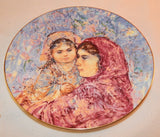 EDNA HIBEL LUCIA & CHILD COLLECTOR PLATE- 1977 - ROYAL DOULTON MOTHER AND CHILD SERIES